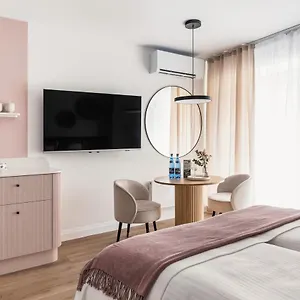 Rose With Bath By Oneapartments Apartament